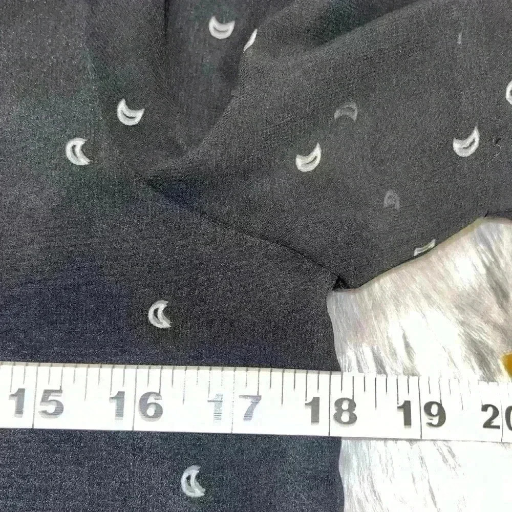 WAYF Micah Ruffle Sleeve Black White Crescent Moon Print Blouse sz small - Picture 6 of 7